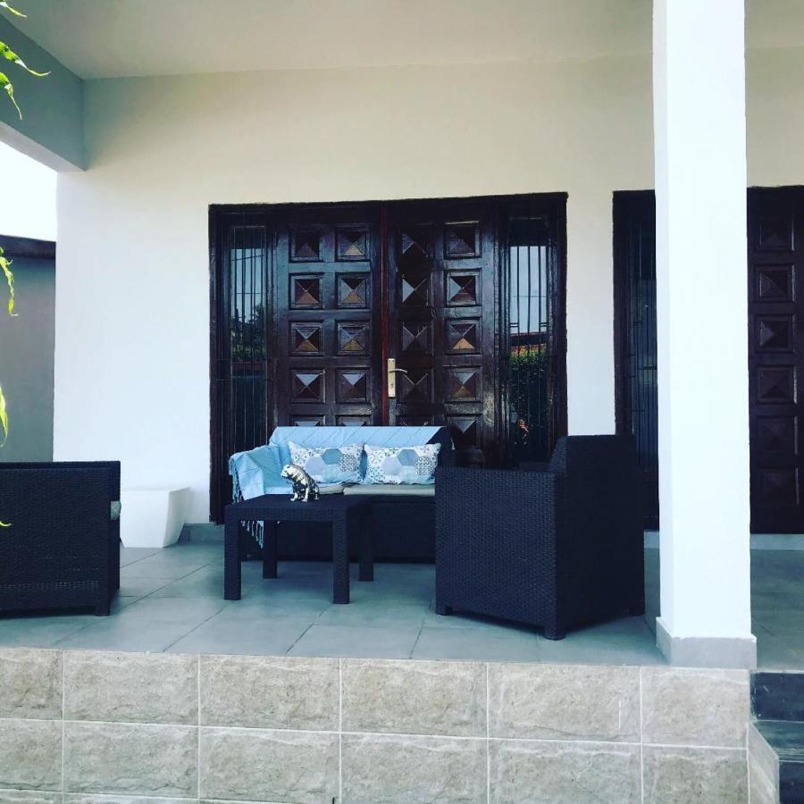 La Villa M Конакри Екстериор снимка
